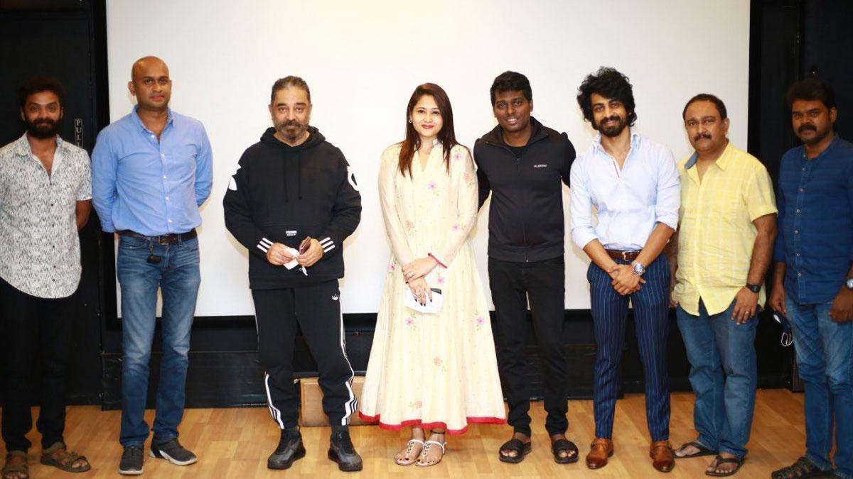 Following the success of ‘Andhaghaaram’, crew meets Kamal Haasan and seeks his blessings