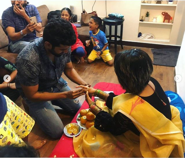 குழந்தையுடன் இருக்கும் புகைப்படத்தை வெளியிட்டு இன்ப அதிர்ச்சி கொடுத்த பாடகி ரம்யா NSK..