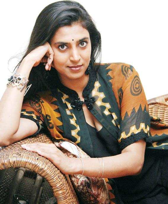 Actress Kasthuri enters small screen with ‘Agni Natchathiram’