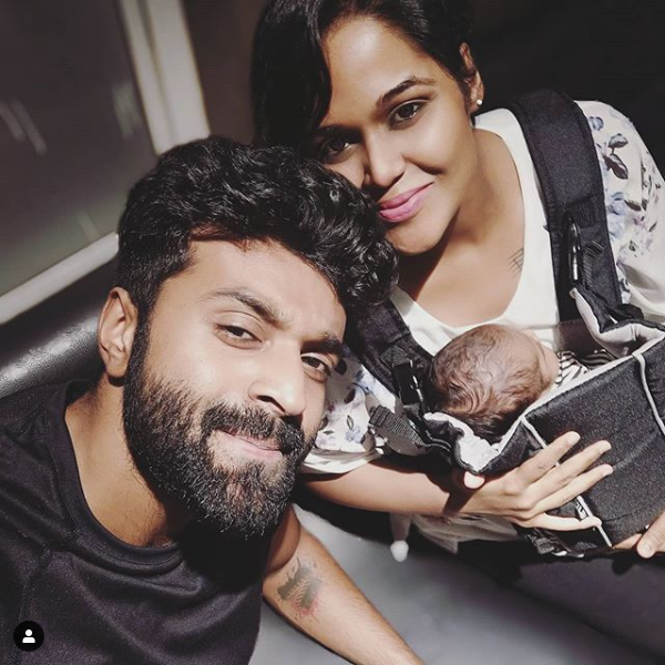 குழந்தையுடன் இருக்கும் புகைப்படத்தை வெளியிட்டு இன்ப அதிர்ச்சி கொடுத்த பாடகி ரம்யா NSK..