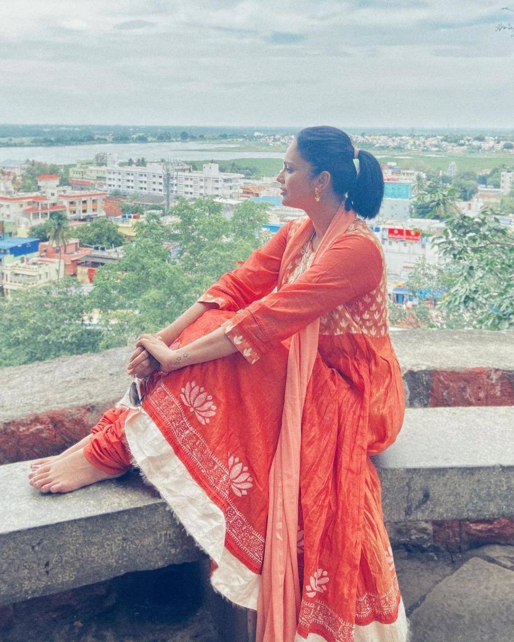 Actress Nandita Swetha visits Palani Murugan temple