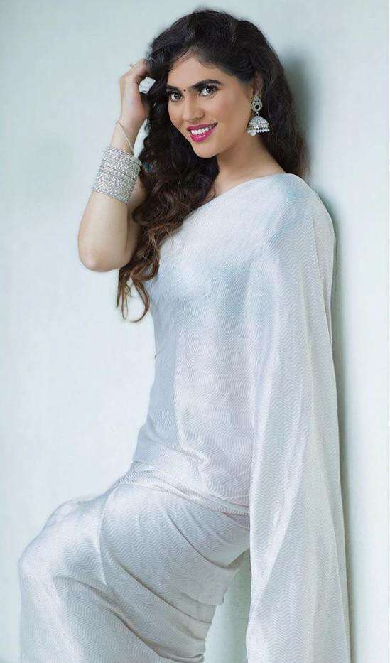 Sherin Shringar looks absolutely beguiling in a white saree