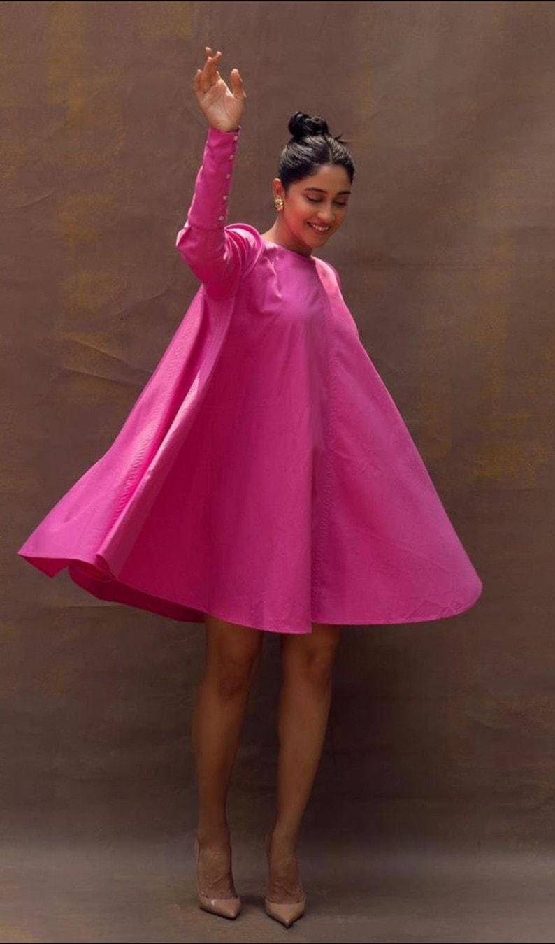 Actress Regina Cassandra Sizzling of Pink!