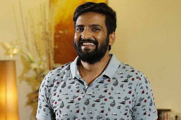 Santhanam donning in three looks in “Biskoth”