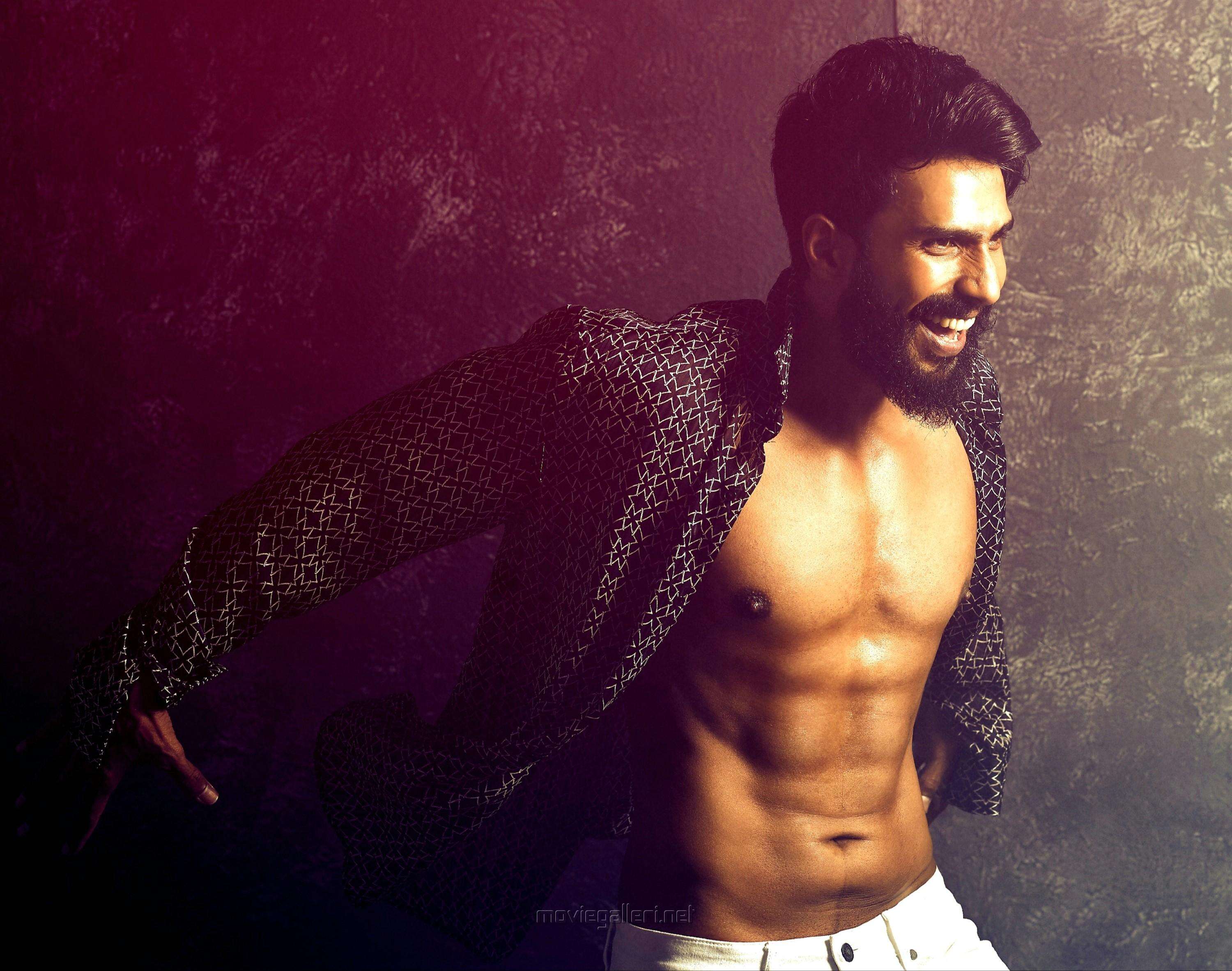 Actor Vishnu Vishal leaves netizens starry eyed while he flaunted his muscular body on social media