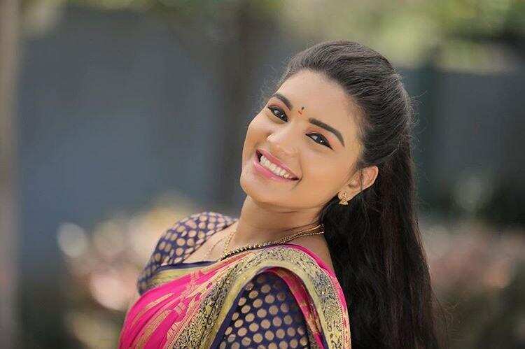 மக்கள் மனதைக் கொள்ளை கொண்ட டாப் தொலைக்காட்சி நடிகைகள்… உங்க ஃபேவரைட் இருக்காங்களா!?