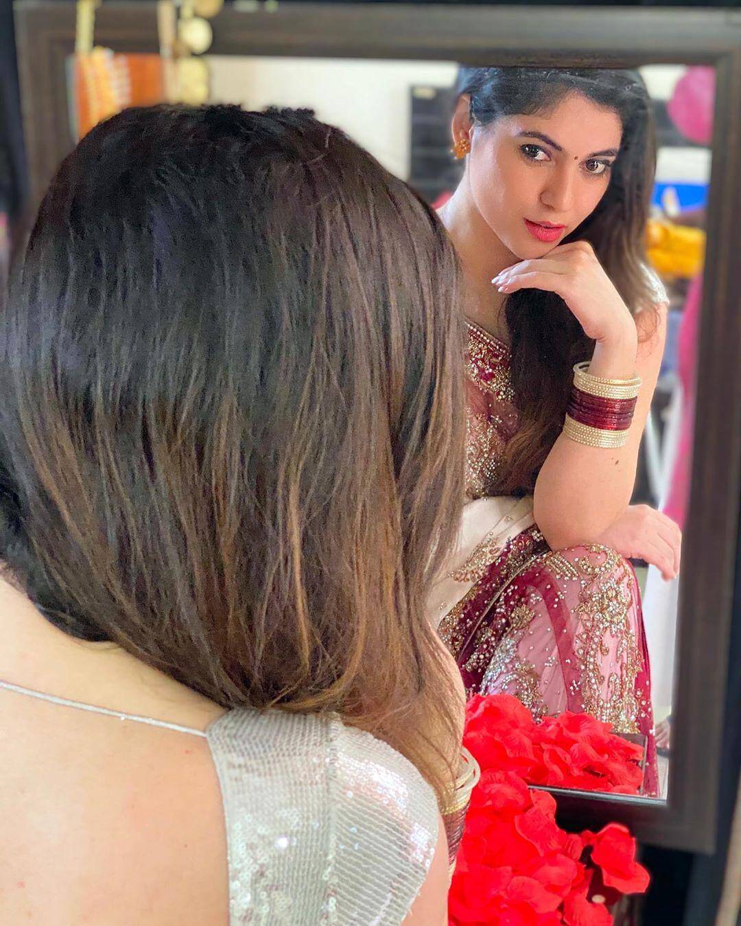 Actress Sherin looks angelic in an embellished white saree