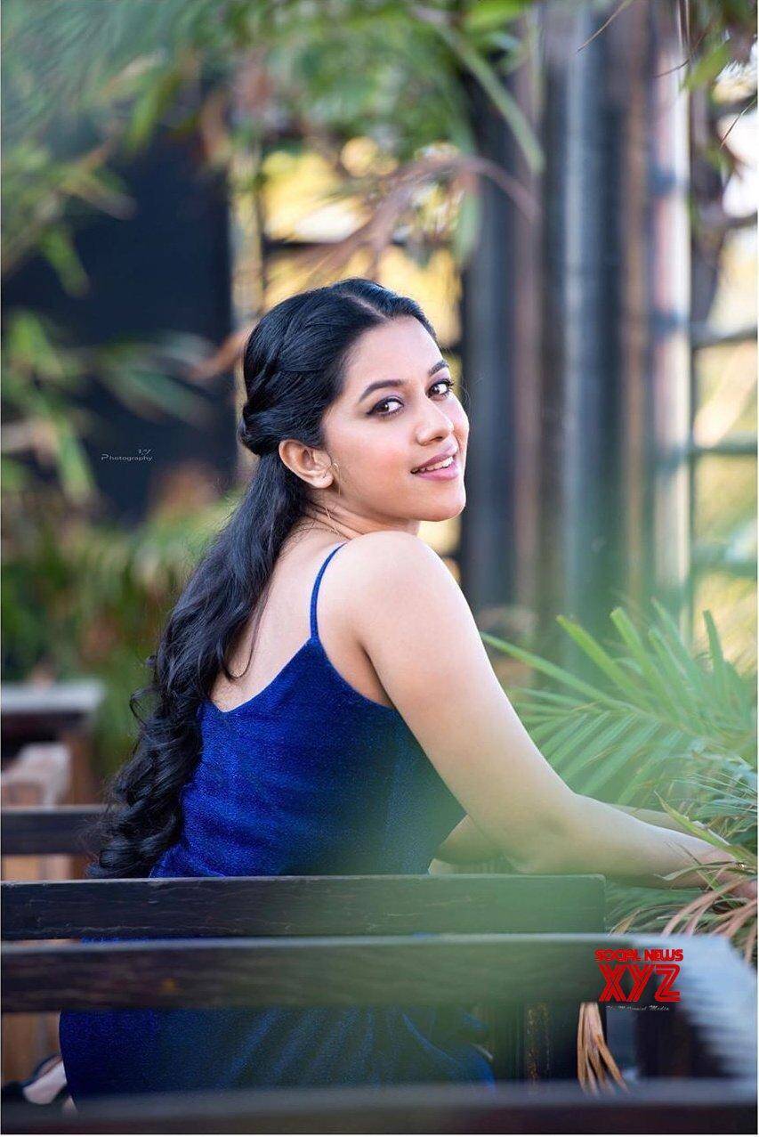 Mirnalini Ravi is a photographer's perfect muse!