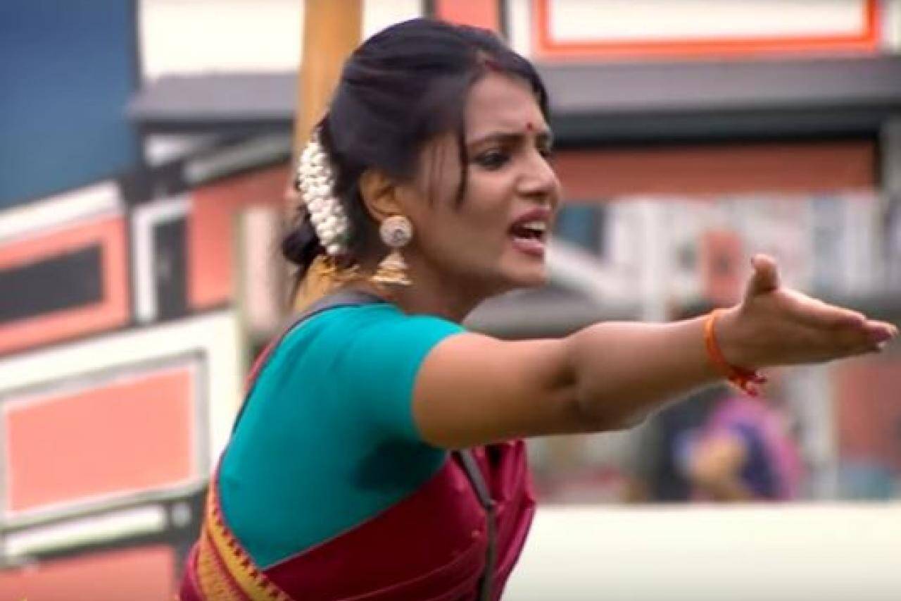 சேரன் என்னிடம் தவறாக நடந்து கொண்டார்: பிக் பாஸ் வீட்டில் பரபரப்பை கிளப்பிய மீரா மிதுன்