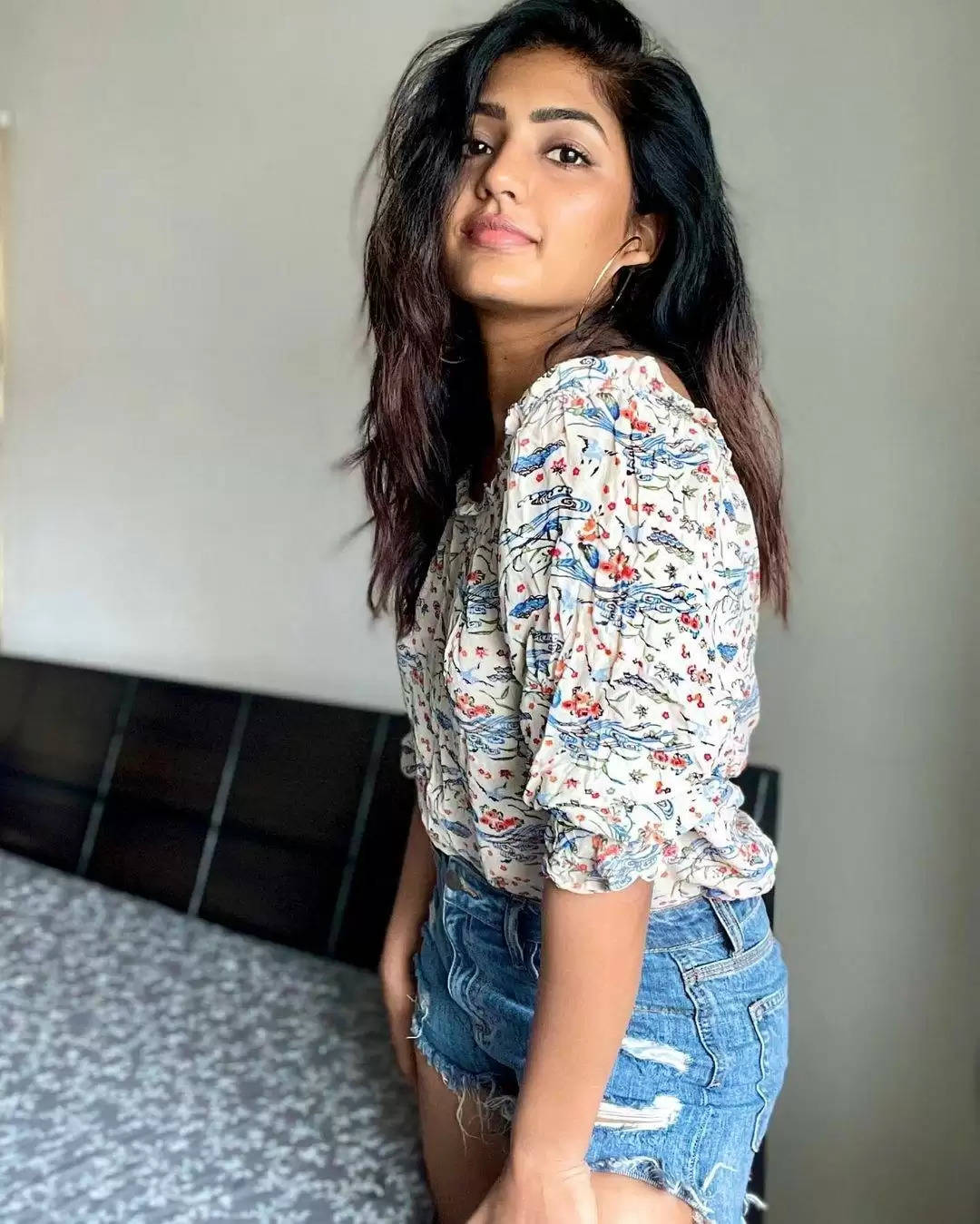 Actress Eesha Rebba latest uber cool pics!