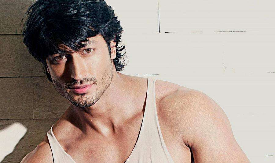 Vidyut Jamwal opens up about his experience on sharing screen space with the three reigning stars in the Tamil film industry