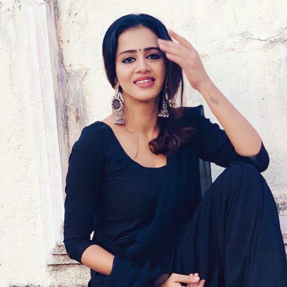 மக்கள் மனதைக் கொள்ளை கொண்ட டாப் தொலைக்காட்சி நடிகைகள்… உங்க ஃபேவரைட் இருக்காங்களா!?