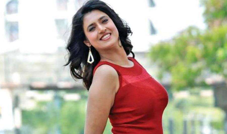 நீச்சல் உடையில் நடிகை கஸ்தூரி ! புகைப்படம் வைரல் !!