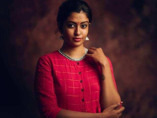 மக்கள் மனதைக் கொள்ளை கொண்ட டாப் தொலைக்காட்சி நடிகைகள்… உங்க ஃபேவரைட் இருக்காங்களா!?