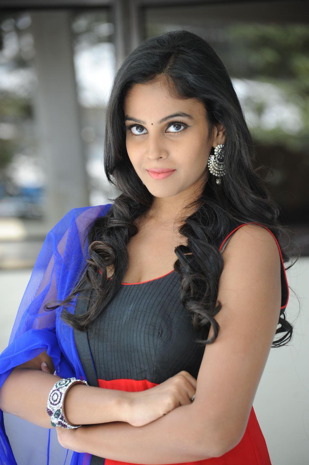 Chandini replaced with Shivani to play lead in “Rettai Roja”