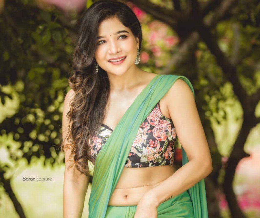 Sakshi Agarwal hits 1 Million on Instagram; expresses her gratitude to her Insta fam by sharing a picture in traditional avatar