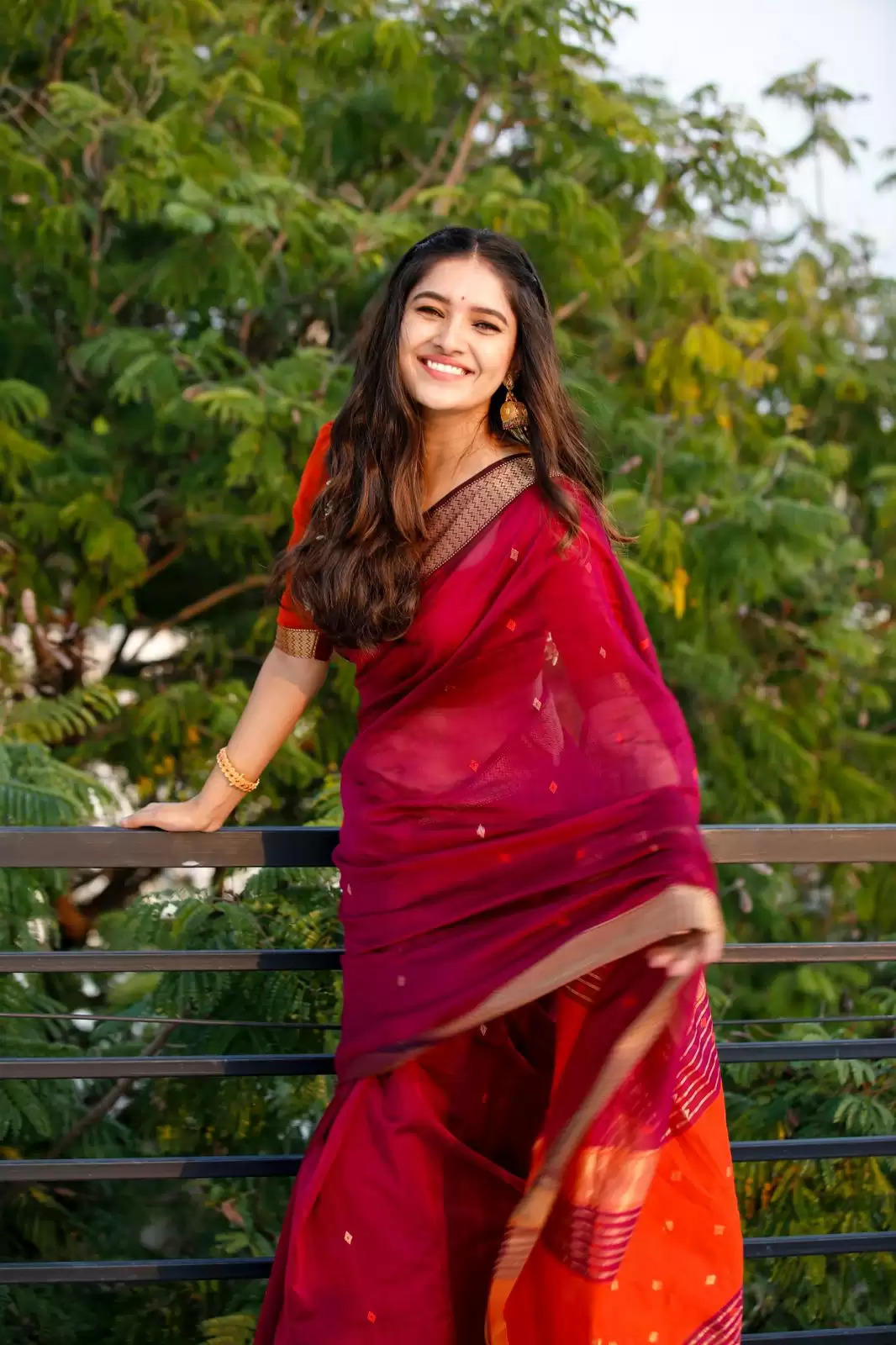 vani bhojan saree