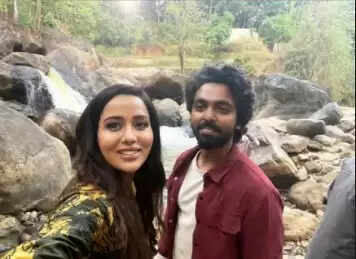 kadhalikka yarumillai