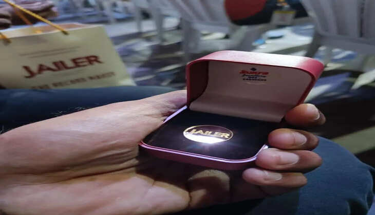 ஜெயிலர் படத்தில் பணியாற்றிய 300 பேருக்கு தங்க நாணயம் பரிசு!