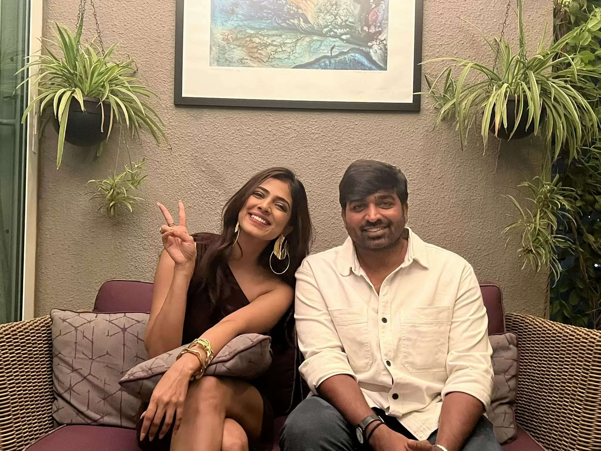 malavika with vijay sethupathi 