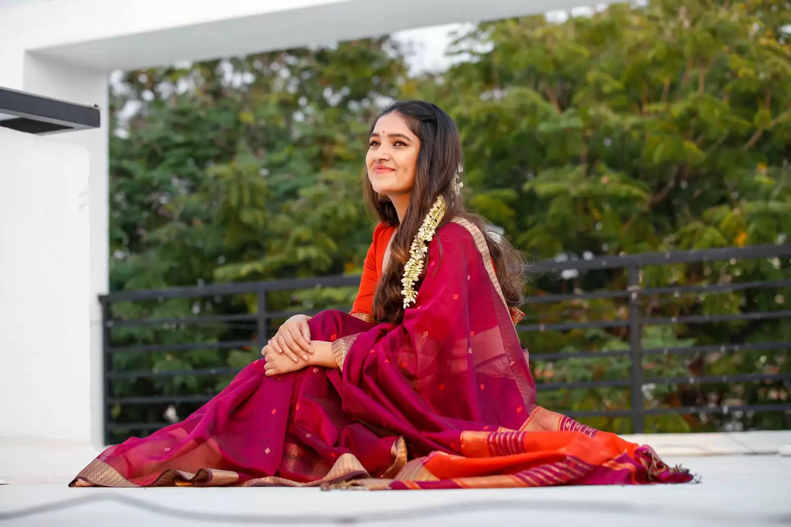 vani bhojan saree