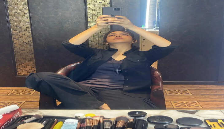 ரத்தம் வழியும் முகத்துடன் மடோனா செபாஸ்டியன் 