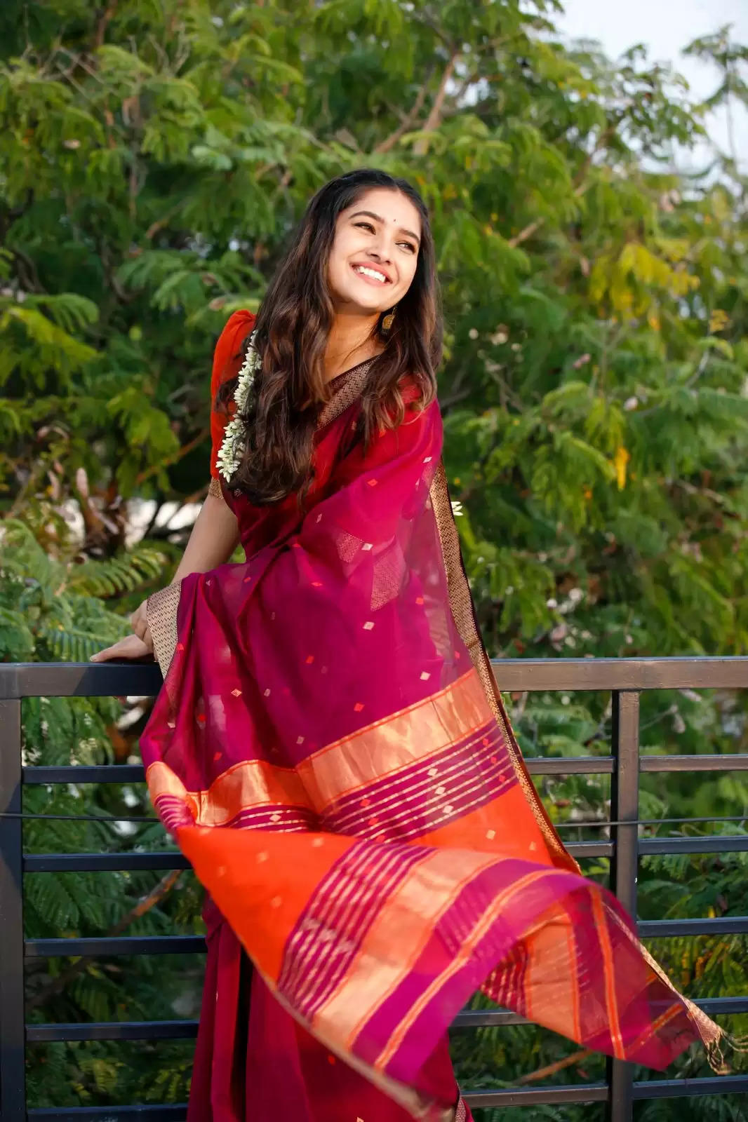 vani bhojan saree